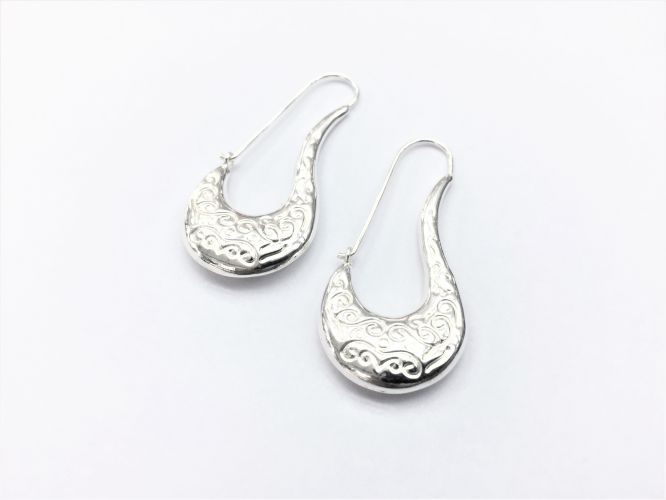 <p>Aros De Plata Forma Gota Facetados Grande</p>

