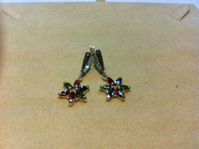 <p>
	Aros Plata con Piedras</p>
