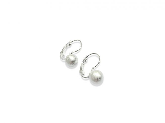 <p>Aro de Acero Blanco con Cierre</p>

<p>Brizagra y Bola Satinada</p>

