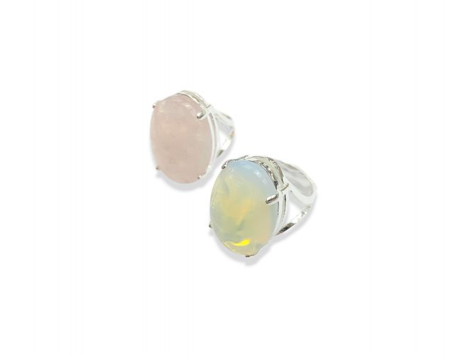 <p>Anillo de Plata con Piedra de la luna y Cuarzo</p>
