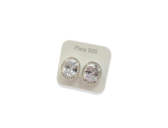 <p>Aro con Cubic Ovalado Grande de Plata</p>

