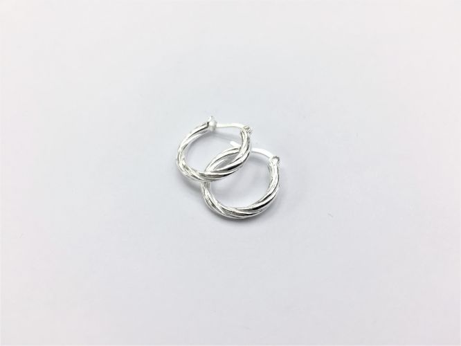 <p>Aros De Plata Argolla</p>

<p>Torzada Mediana</p>
