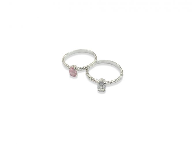 <p>Anillo de Plata</p>

<p>Fino Centro Cubic</p>
