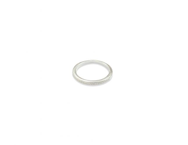 <p>Anillo Medio Sin Fin Fino en Plata </p>
