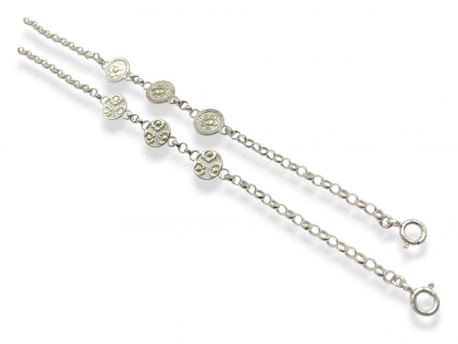 <p>Pulsera Rolito de Plata y Oro con 3 Dijes</p>
