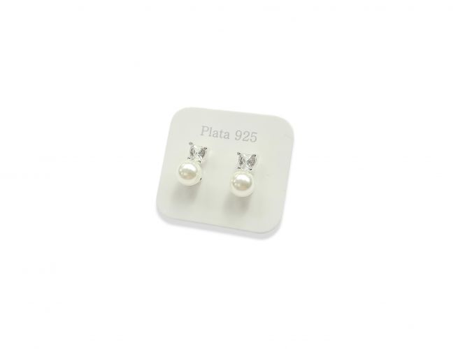 <p>Aro de Plata con Perla y Cubic</p>
