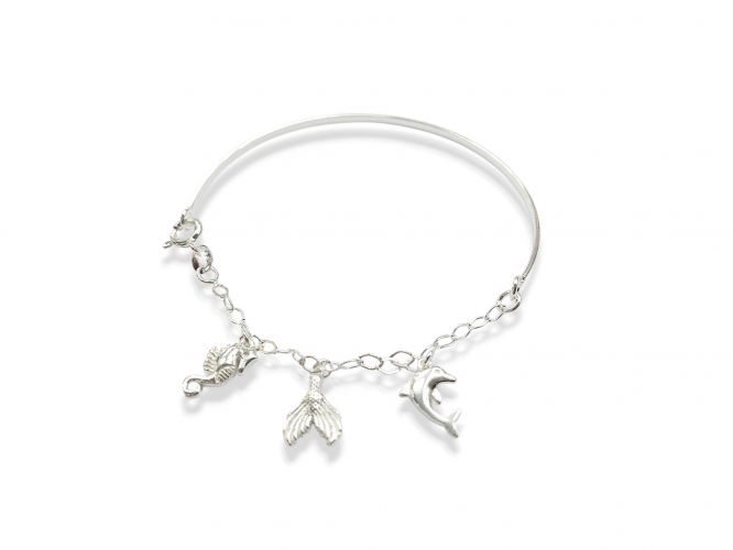 <p>Pulsera media esclava de cinta en plata con dijes colgantes</p>

