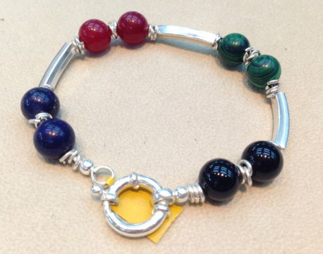 <p>Pulsera de Plata y Piedras</p>
