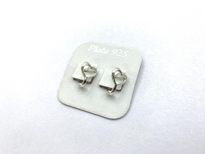 <p>Aros de Plata Argolla</p>

<p>con Corazón Cubic</p>
