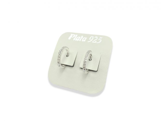 <p>Argolla Mediana de Plata con Cubics</p>
