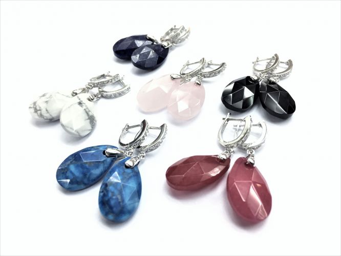 <p>Aros De Plata Colgante</p>

<p>Con Piedra Gota Y Cubics</p>
