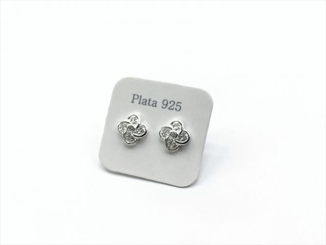 <p>Aros De Plata Tipo Flor Con Cubics</p>
