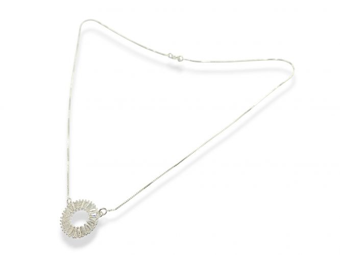 <p>Cadena de Plata con Centro de Cubic</p>
