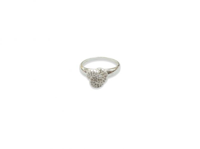 <p>Anillo de Plata Entrelazado</p>

<p>con Cubic en el Centro</p>
