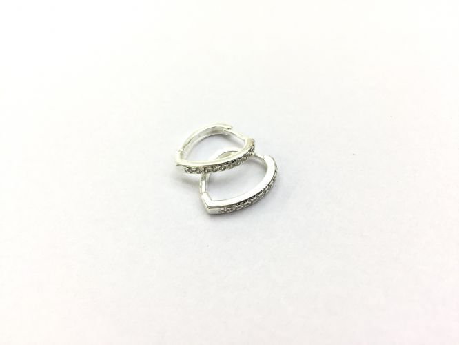 <p>Aros De Plata Argolla Con Cubics</p>
