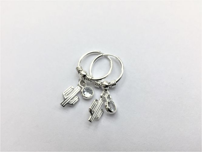 <p>Aros De Plata Argolla Con Cactus Y Cubic</p>
