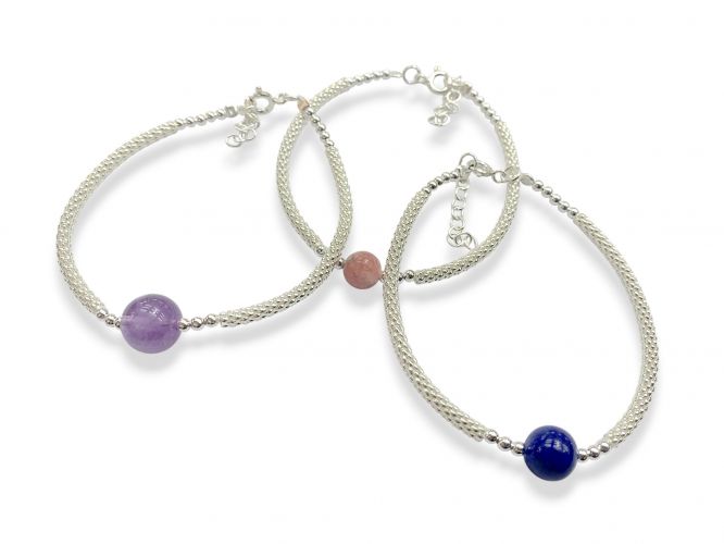 <p>Pulsera Cordón de Plata</p>

<p>con Piedra en el Centro</p>
