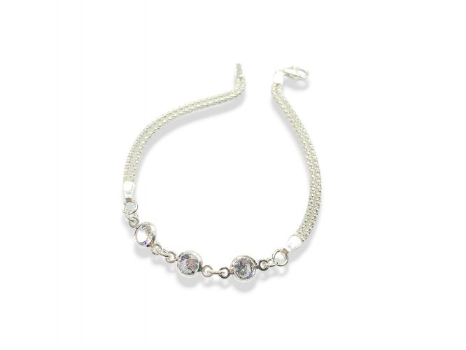 <p>Pulsera de Plata con 3 Cubics Blancos</p>
