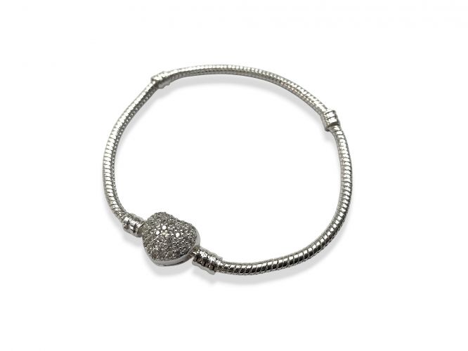 <p>Pulsera de Acero Blanco con Cierre en</p>

<p>Forma de Corazón Adornado con Piedritas</p>
