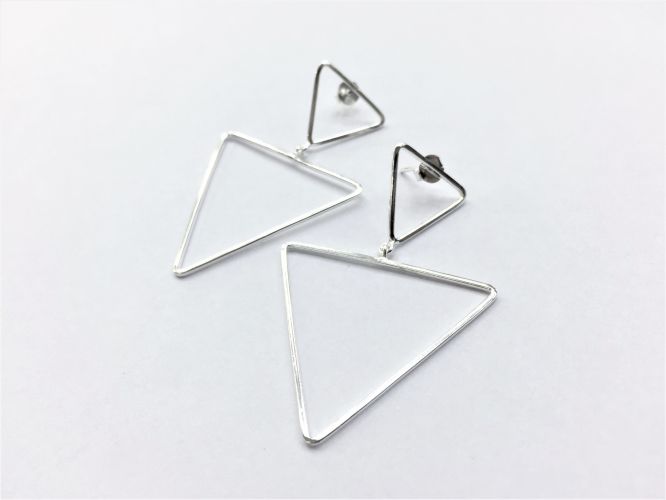 <p>Aros De Plata Doble Triangulo Grande</p>
