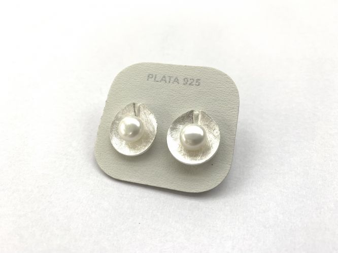<p>Aros de Plata Satinado con Perla</p>

