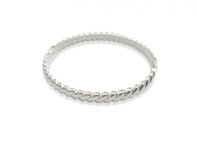 <p>Esclava Oval Rayada de</p>

<p>Acero Blanco con Cierre</p>
