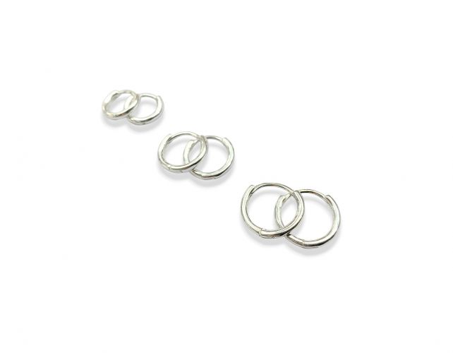 <p>Trío de Argollitas Lisas en</p>

<p>Plata con Cierre Bisagra</p>
