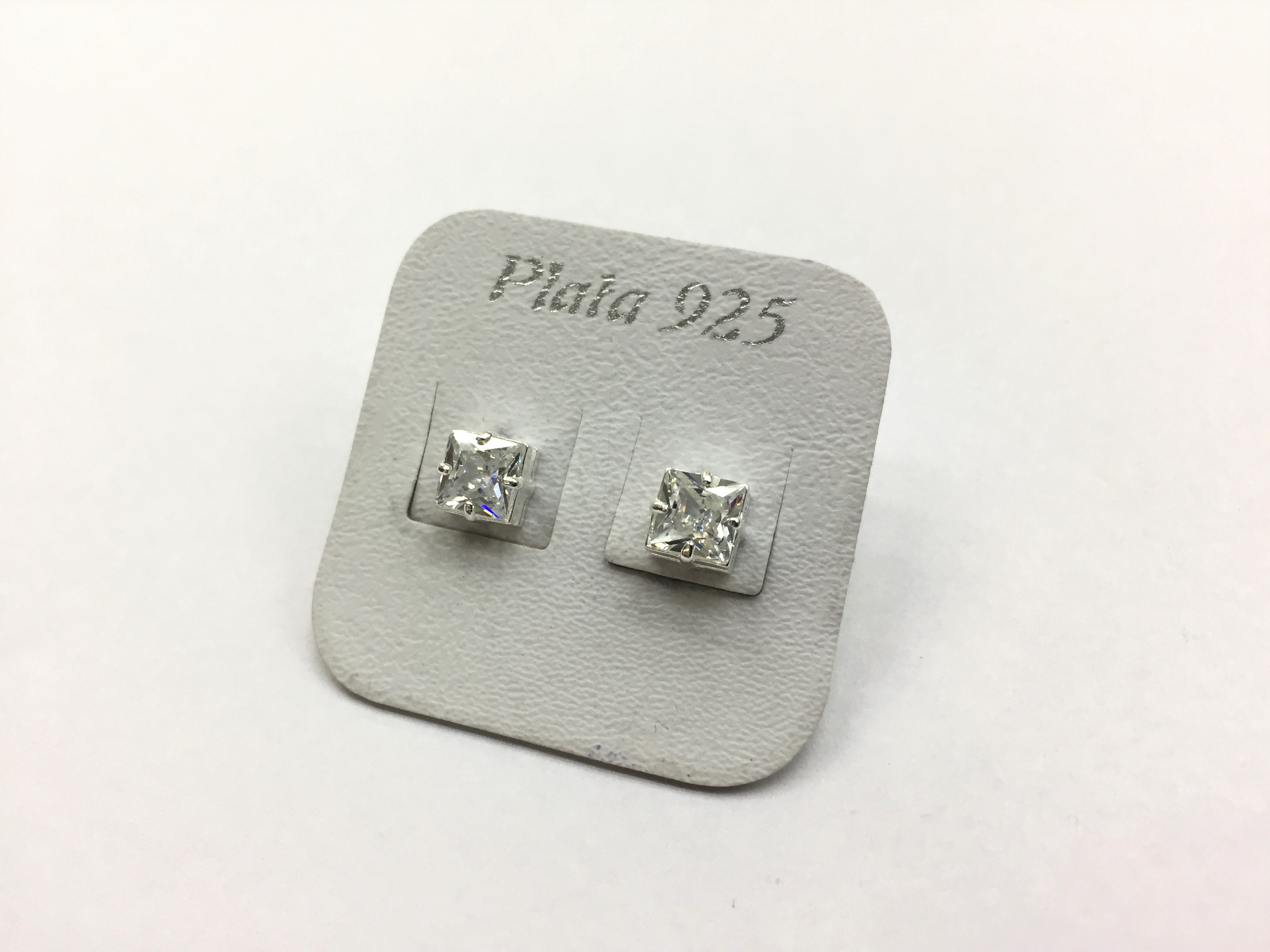 <p>Aro de Plata Cubic Cuadrado Mediano</p>

