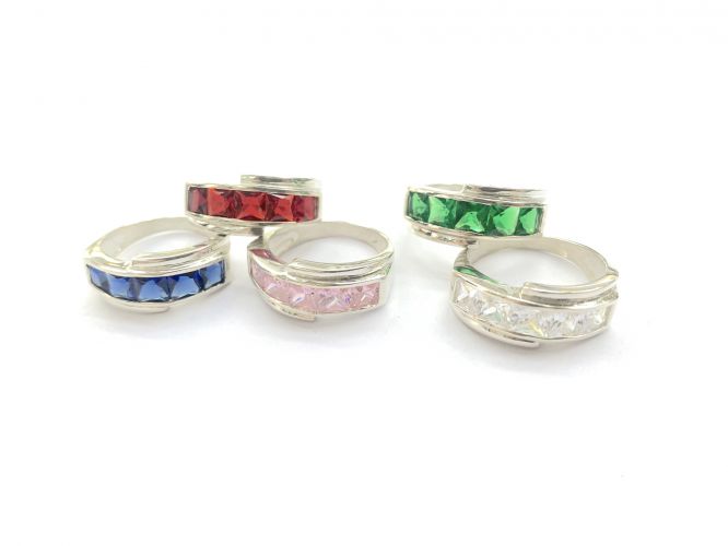 <p>Anillo de Plata con Cubics de Colores Surtido</p>
