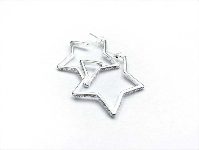 <p>Aros De Plata Argolla Estrella Con Cubics</p>
