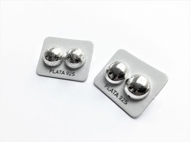 <p>Aros De Plata Media Bola Grande</p>

<p>Picado Liso Con Clip</p>
