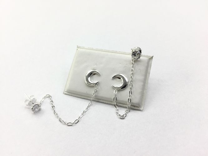 <p>Aros De Plata Media Luna</p>

<p>Doble Agujerito</p>
