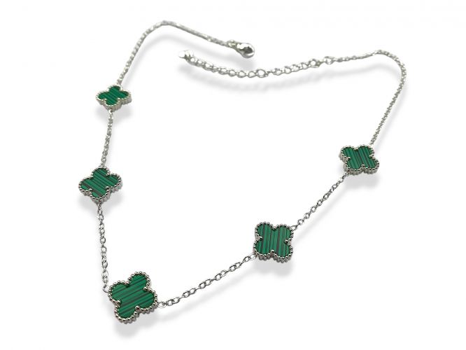 <p>Collar de Acero Blanco</p>

<p>con Dijes Verdes</p>
