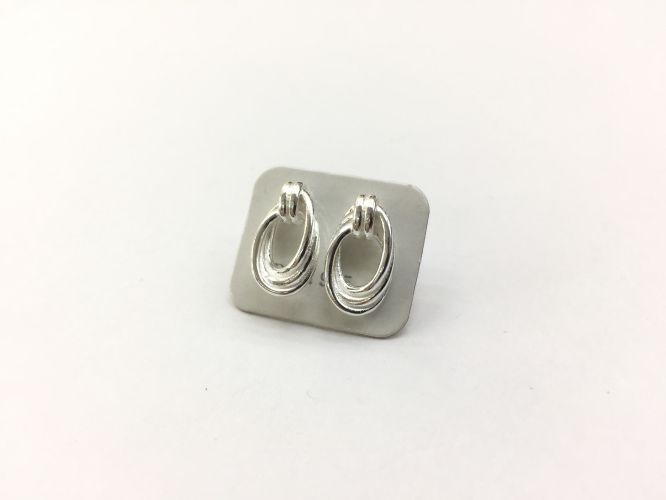 <p>Aros De Plata Tipo Nudito Oval</p>
