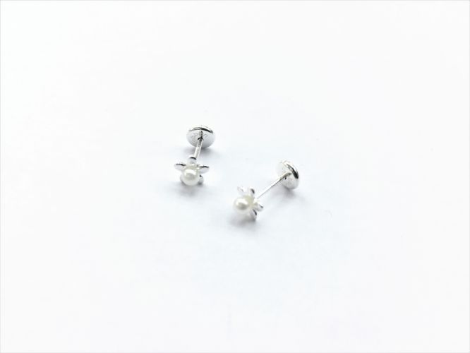 <p>Aros De Plata Abridores Flor Con Perla</p>
