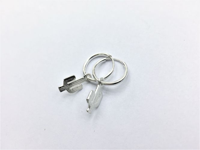 <p>Aros De Plata Argolla Con Cactus</p>
