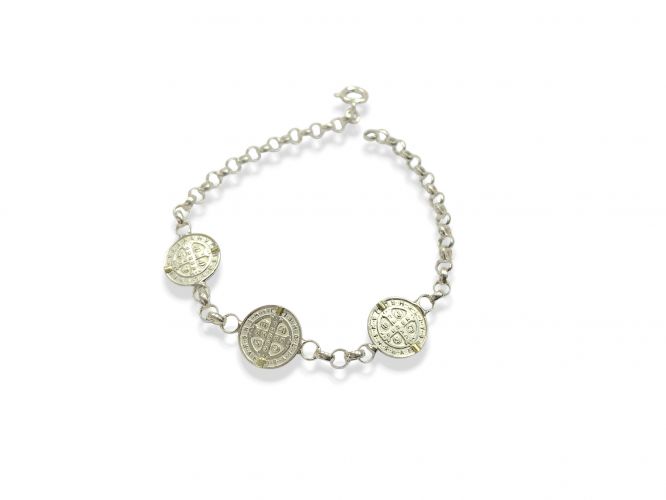 <p>Pulsera Rolito de Plata y Oro</p>

<p>con 3 Dijes de San Benito</p>
