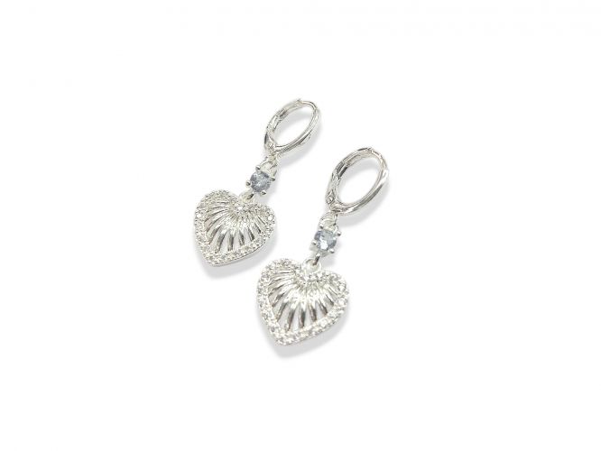 <p>Aro de Acero Blanco con</p>

<p>Corazón y Cubics Colgando</p>
