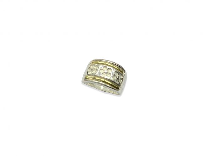 <p>Anillo de Plata y Oro con 3 Flores</p>
