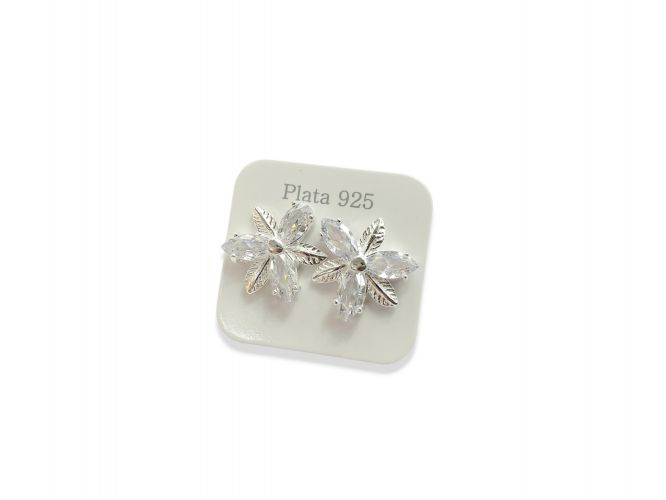 <p>Aro de Plata Flor Grande con Cubics</p>
