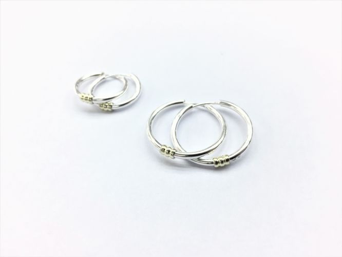 <p>Aros De Plata Y Oro Cubanos Chicos</p>
