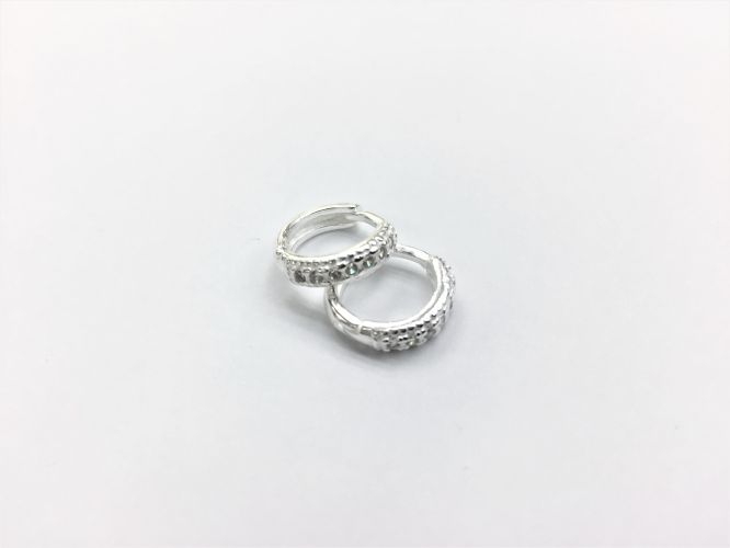 <p>Aros De Plata Argolla Con Cubic</p>
