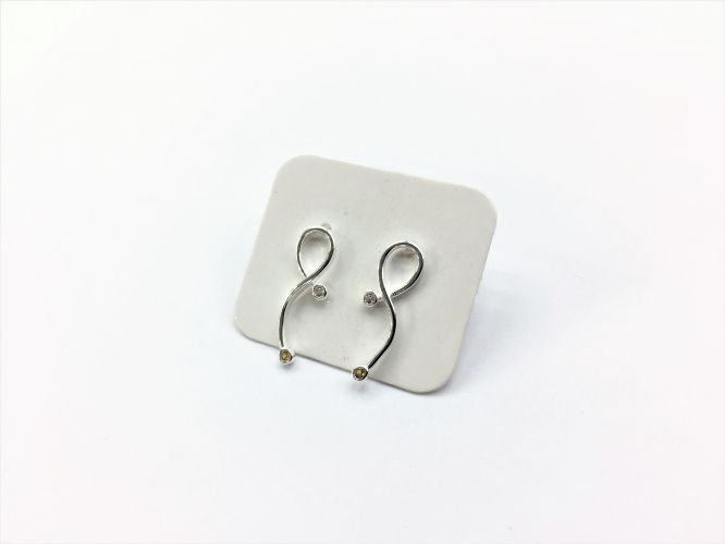 <p>Aros De Plata Con Cubics</p>
