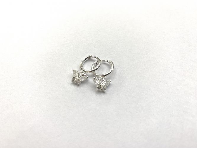 <p>Aros de Plata Argolla</p>

<p>con Mariposa Cubic</p>
