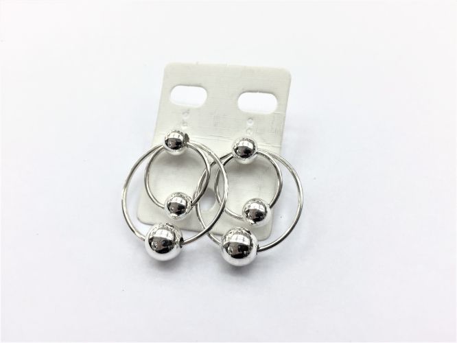 <p>Aros De Plata Con Bolas Doble</p>
