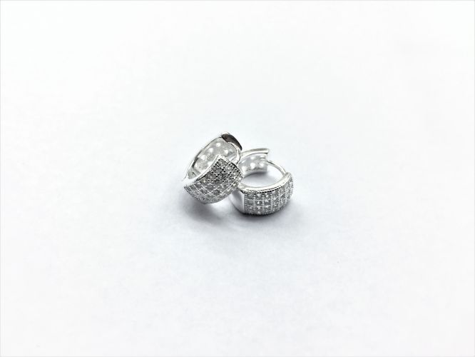 <p>Aros De Plata Argolla Pave Cubics Ancha</p>
