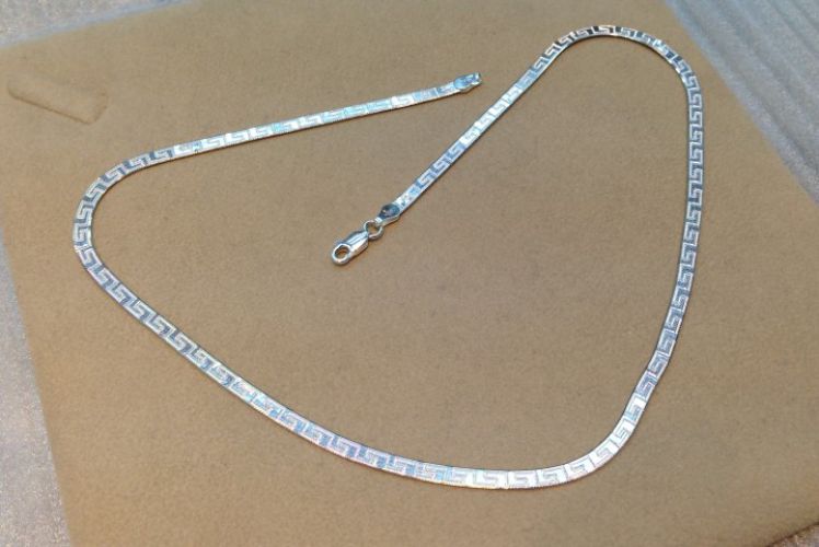 <p>
	Cadena de Plata</p>
