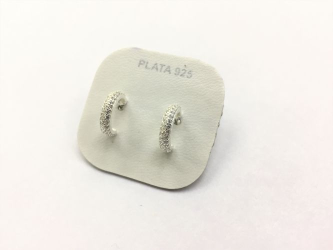<p>Aros de Plata Media Argolla</p>

<p>con Cubics</p>
