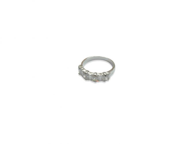 <p>Anillo de Plata con Cubics Cuadrados</p>
