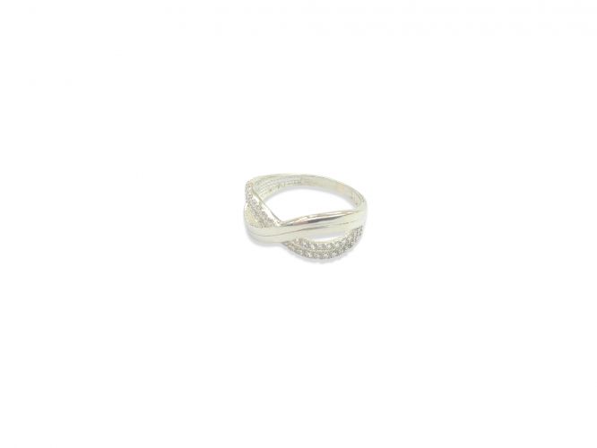<p>Anillo de Plata Cruzado con Cubic</p>
